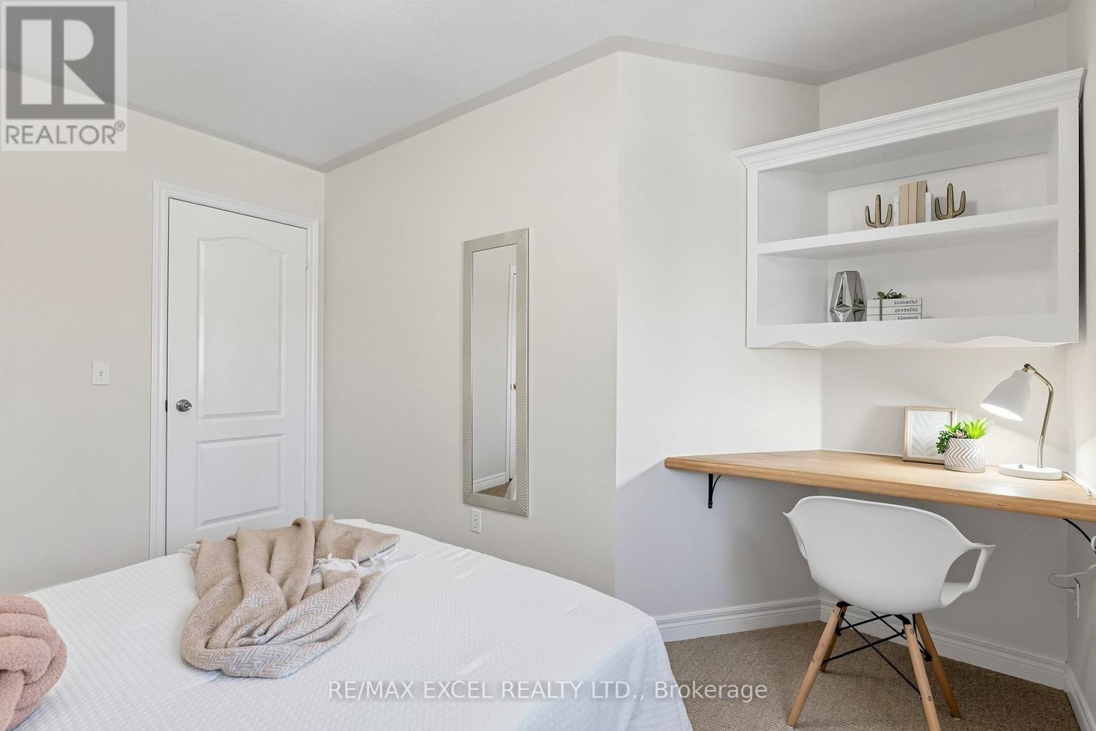 523 BUR OAK AVENUE Image 33