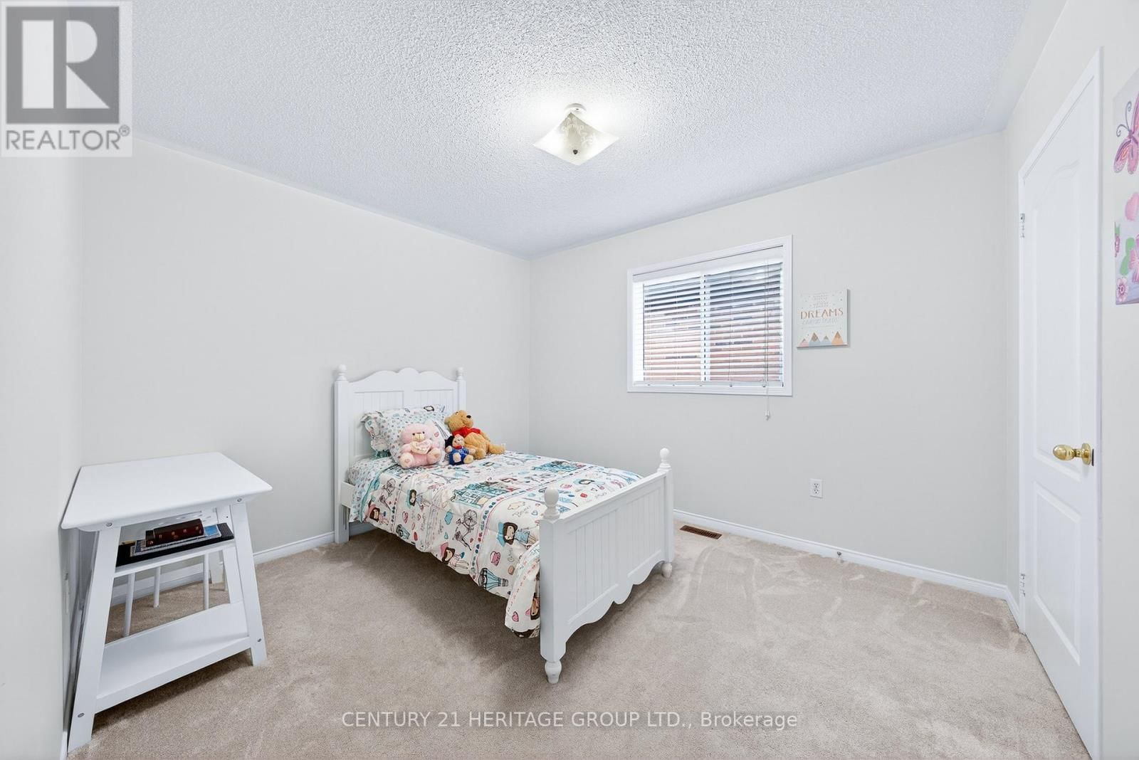 489 MENCZEL CRESCENT Image 29