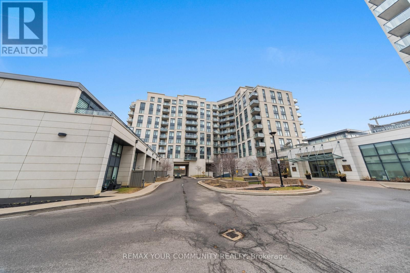 315 - 24 WOODSTREAM BOULEVARD Image 2