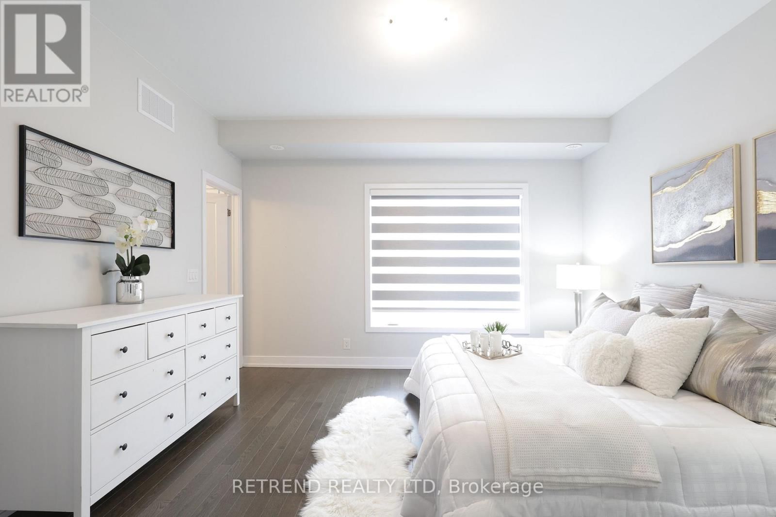 8 GUARDHOUSE CRESCENT Image 33