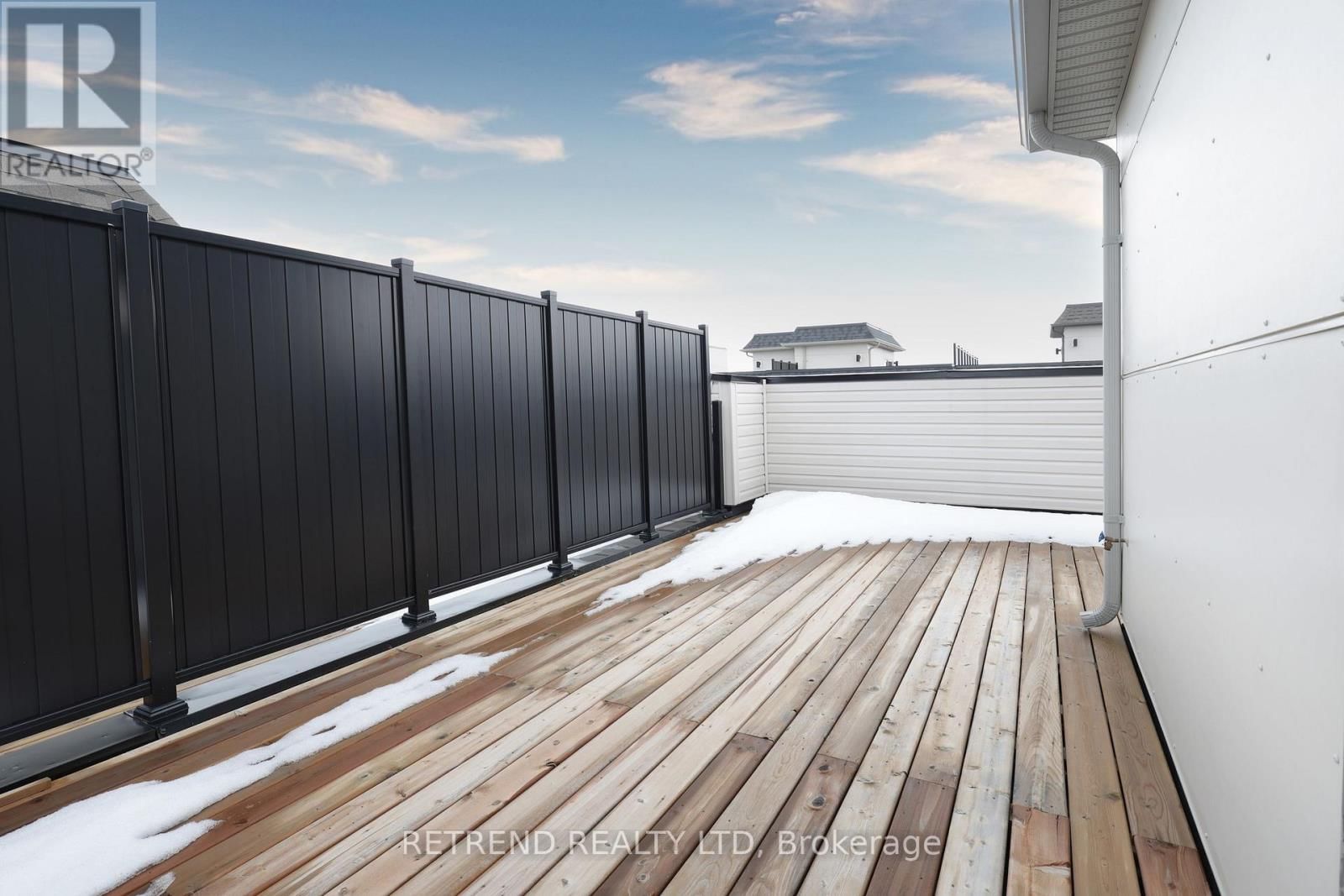 8 GUARDHOUSE CRESCENT Image 39