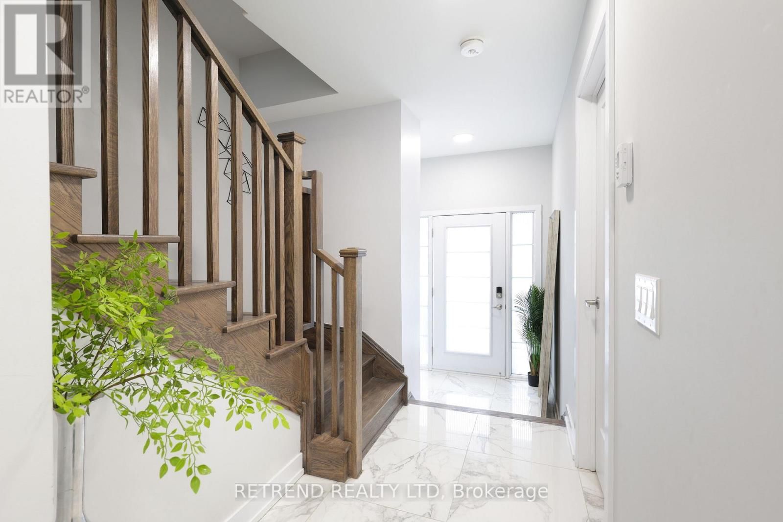 8 GUARDHOUSE CRESCENT Image 8