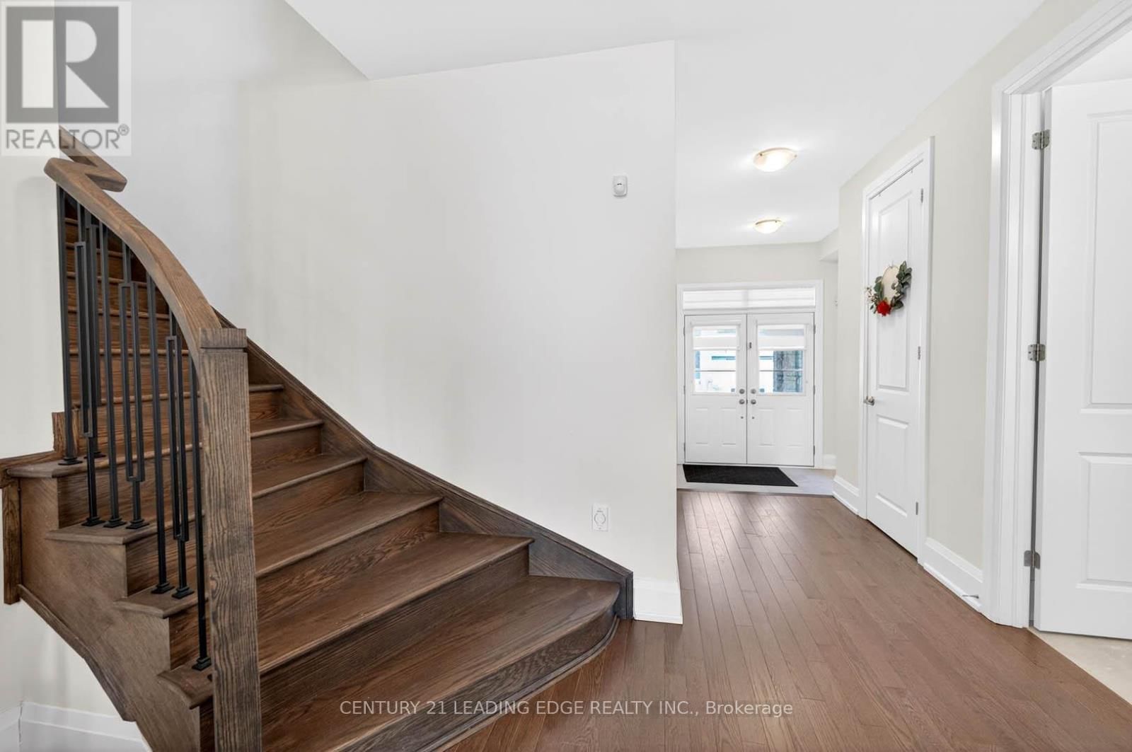 235 FERRAGINE CRESCENT Image 19