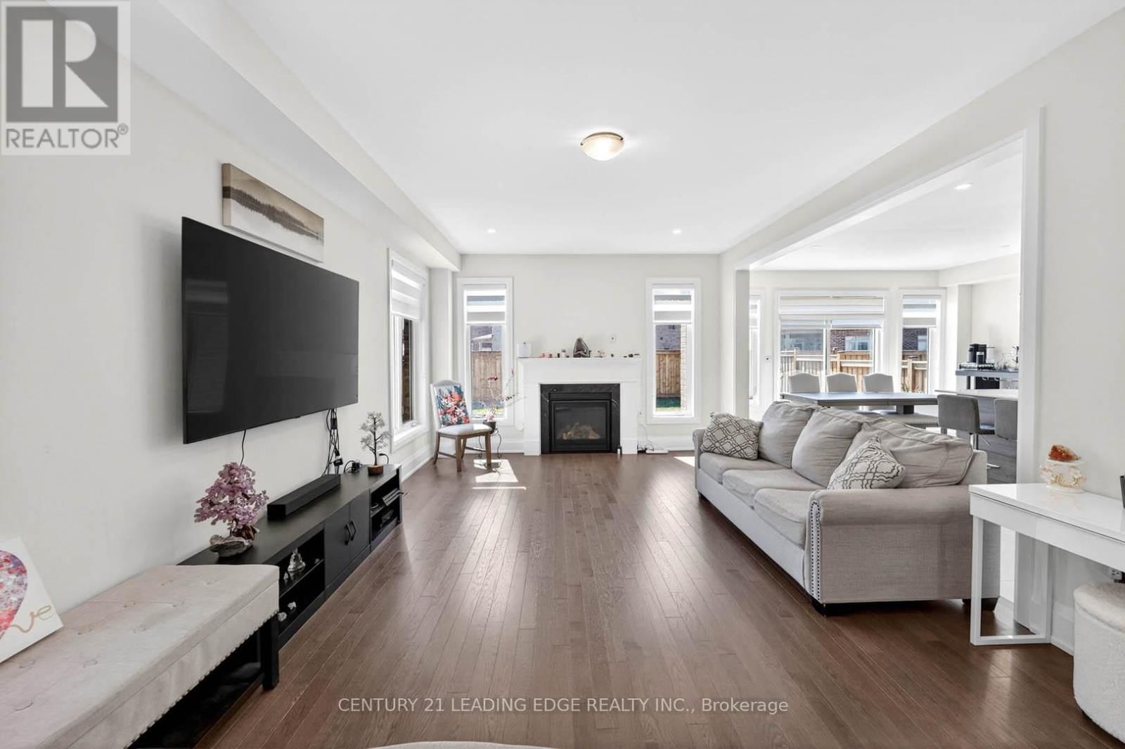 235 FERRAGINE CRESCENT Image 7