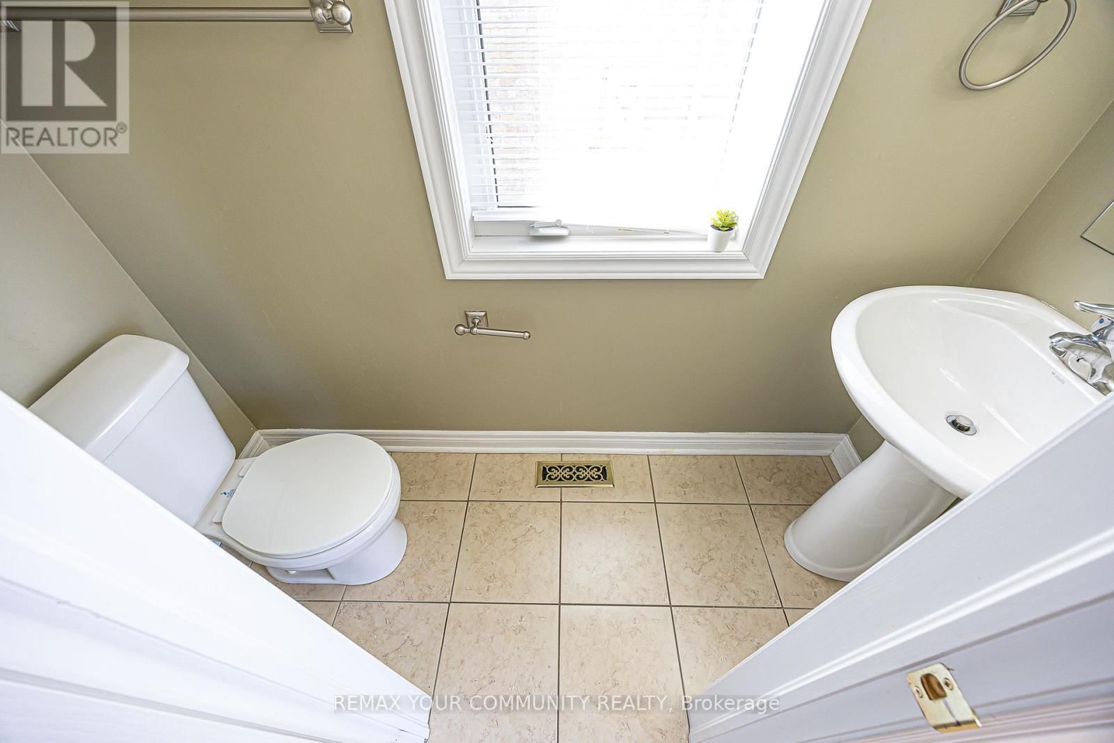 193 MAURIER BOULEVARD Image 13