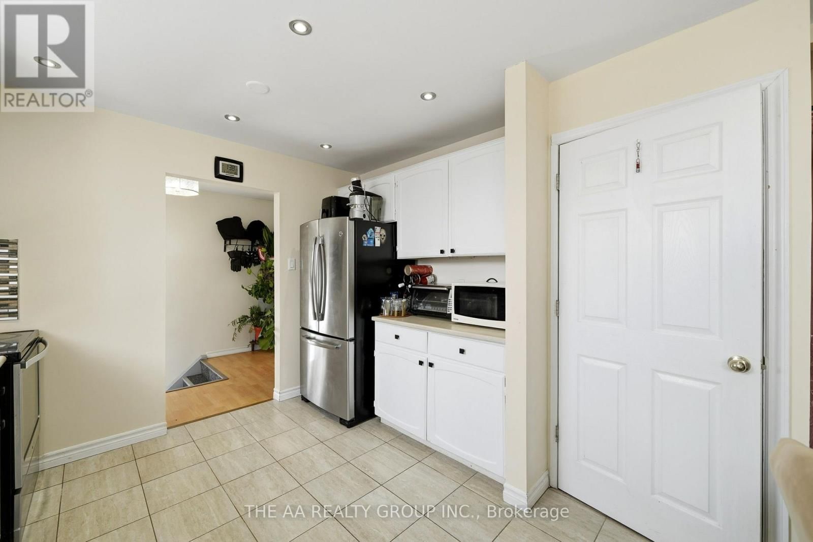 155 BRITANNIA AVENUE Image 13