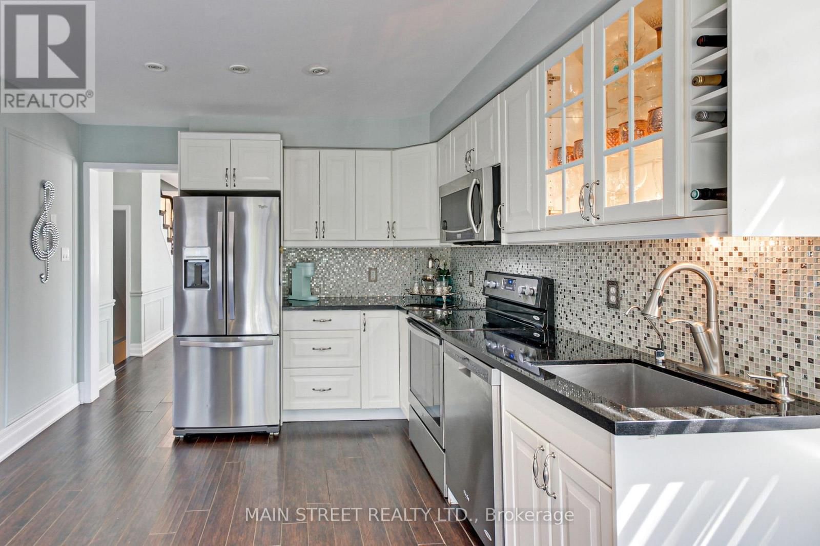 108 HOLLANDVIEW TRAIL Image 12