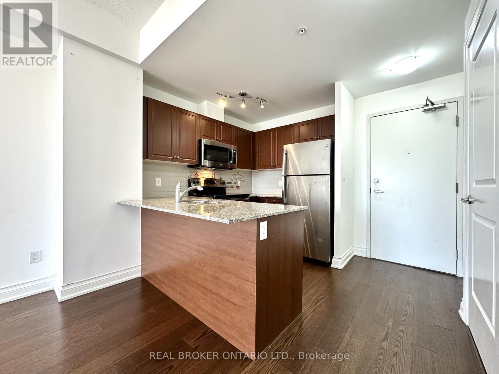 404 - 68 MAIN STREET NORTH Image 12