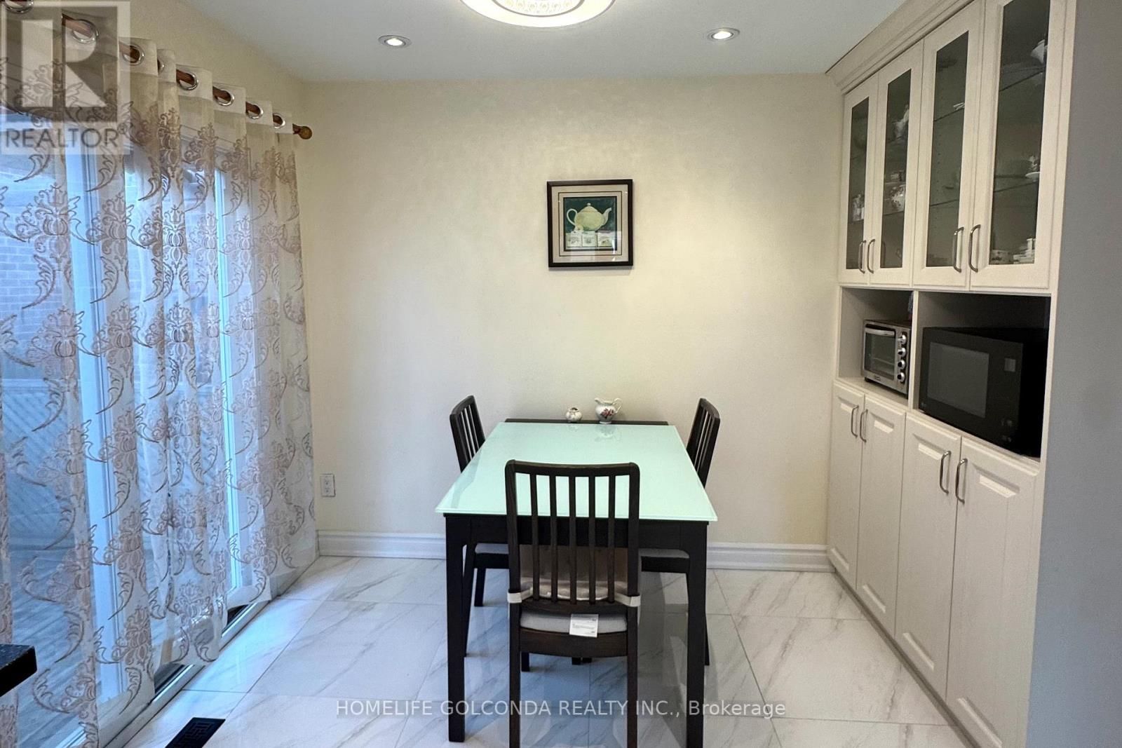 21 BELVEDERE CRESCENT Image 11