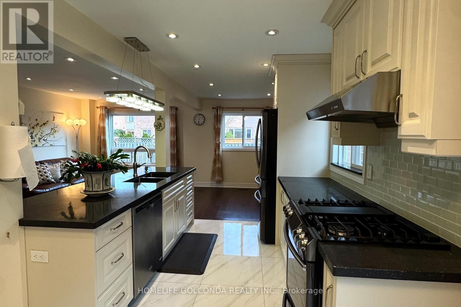 21 BELVEDERE CRESCENT Image 13