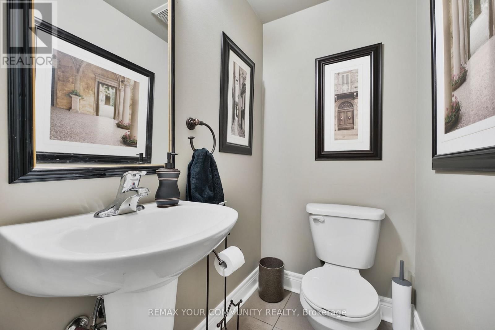 16 AGAR LANE Image 31