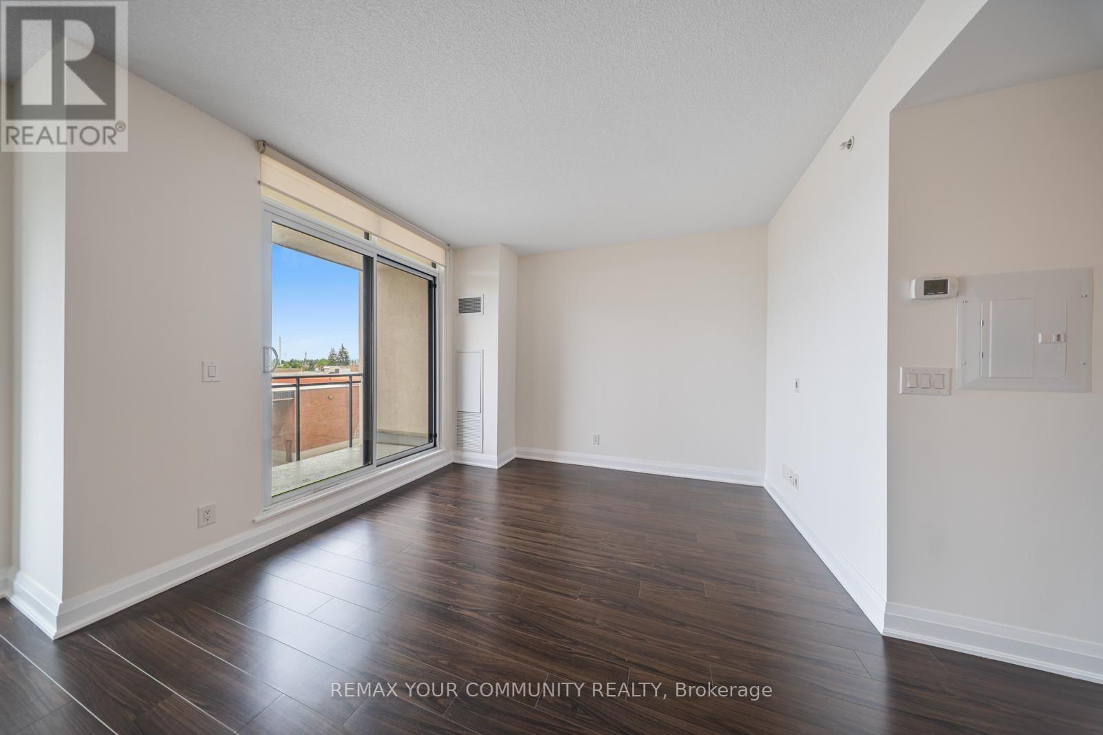 315 - 24 WOODSTREAM BOULEVARD Image 8