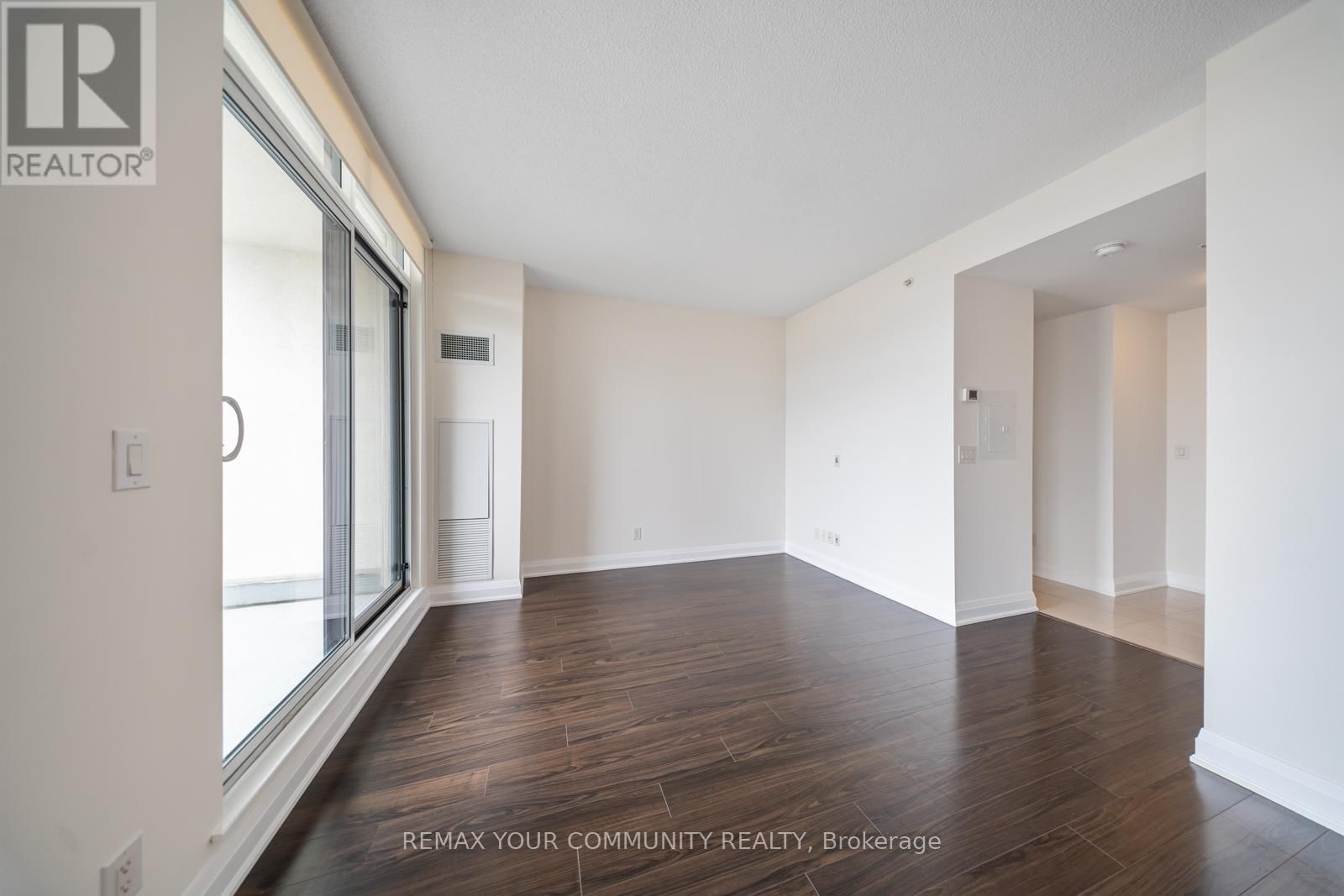 315 - 24 WOODSTREAM BOULEVARD Image 9