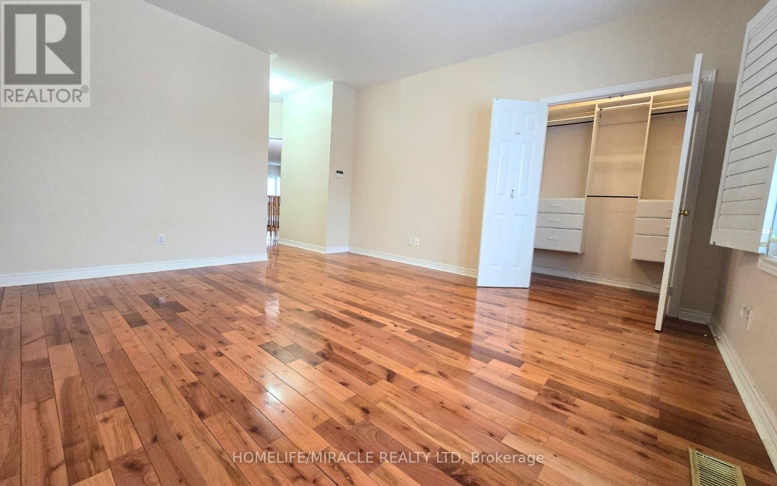 28 ROUGE BANK DRIVE Image 11