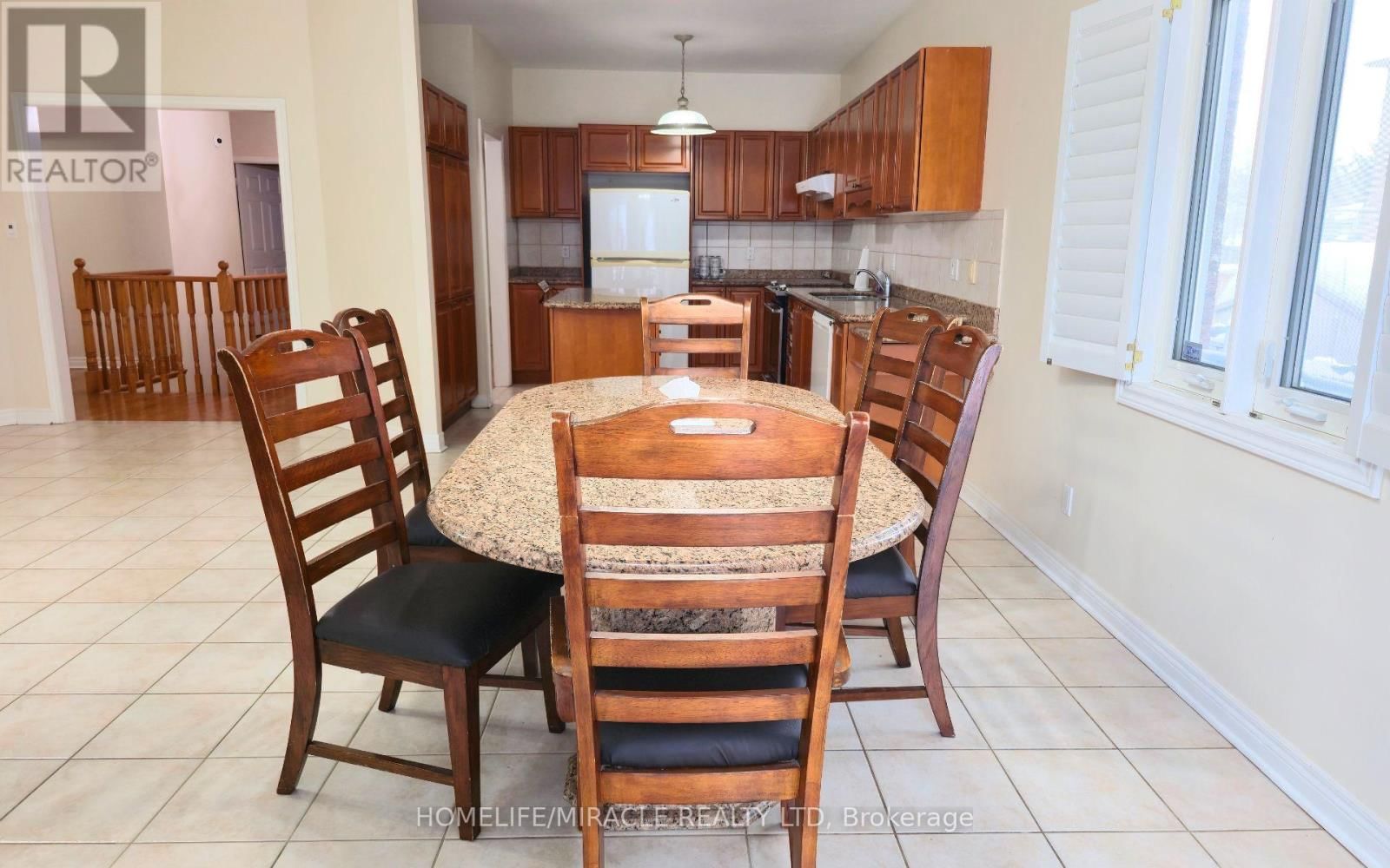 28 ROUGE BANK DRIVE Image 7