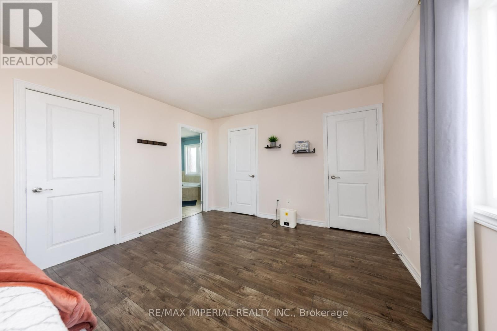 201 SHIRRICK DRIVE Image 28