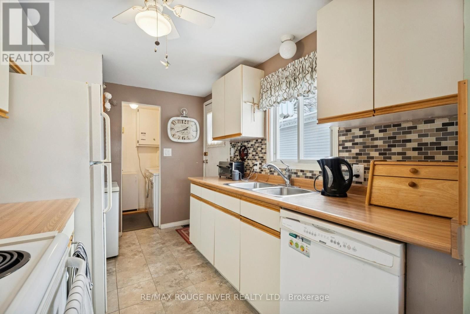 35 HAWTHORNE DRIVE Image 16