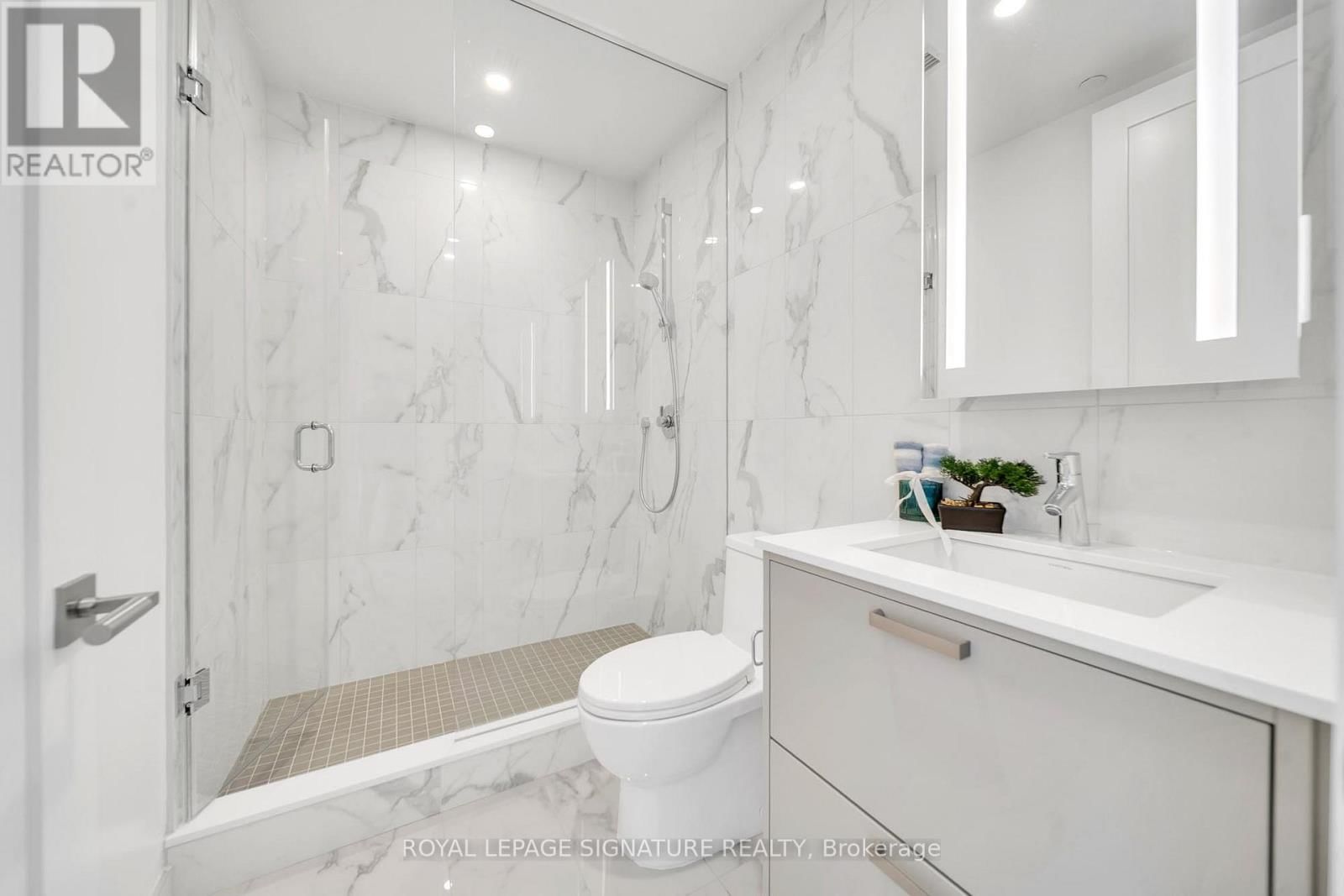 617 - 399 ROYAL ORCHARD BOULEVARD Image 20