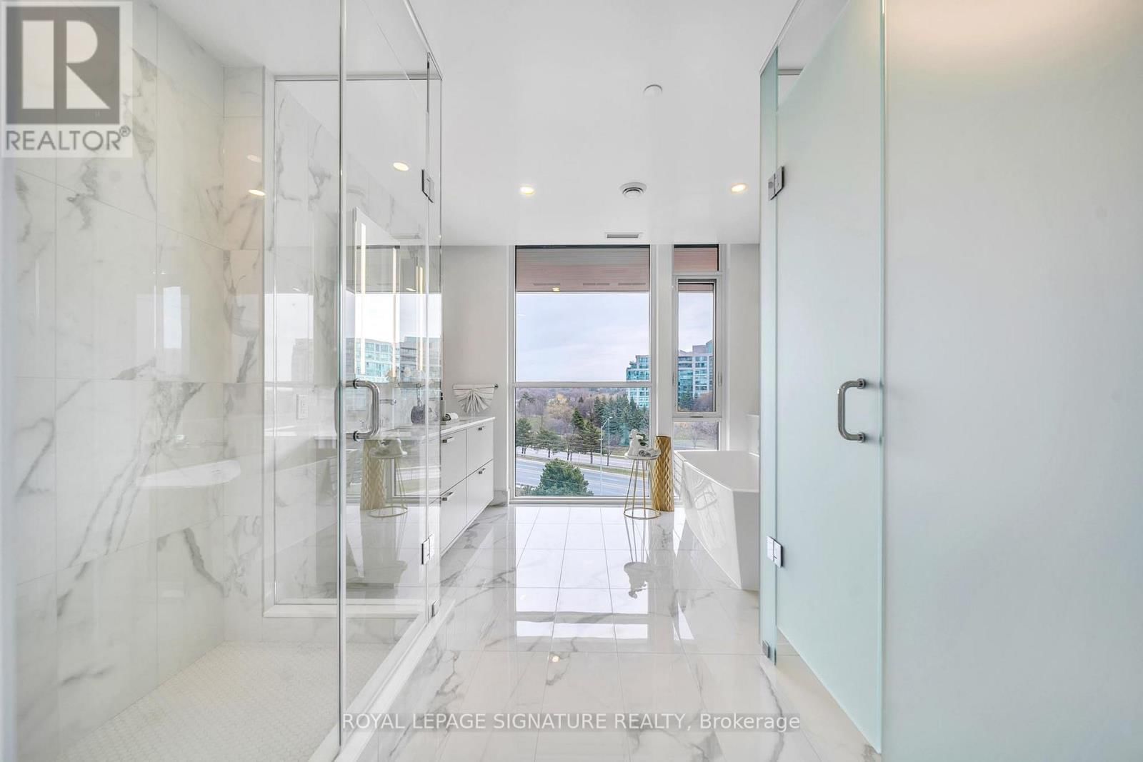 617 - 399 ROYAL ORCHARD BOULEVARD Image 25