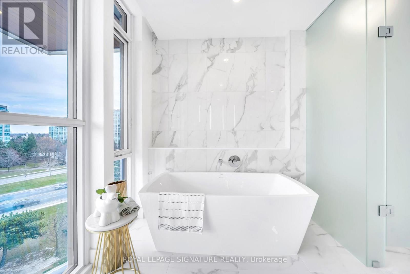 617 - 399 ROYAL ORCHARD BOULEVARD Image 27