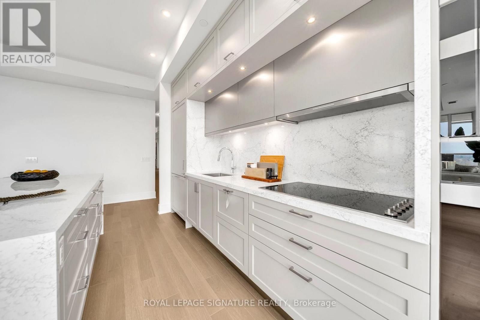 617 - 399 ROYAL ORCHARD BOULEVARD Image 8