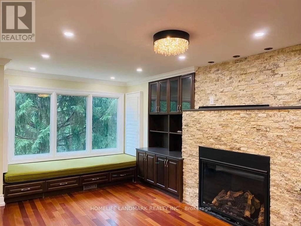 Main & 2nd - 168 TIMPSON DRIVE Image 1