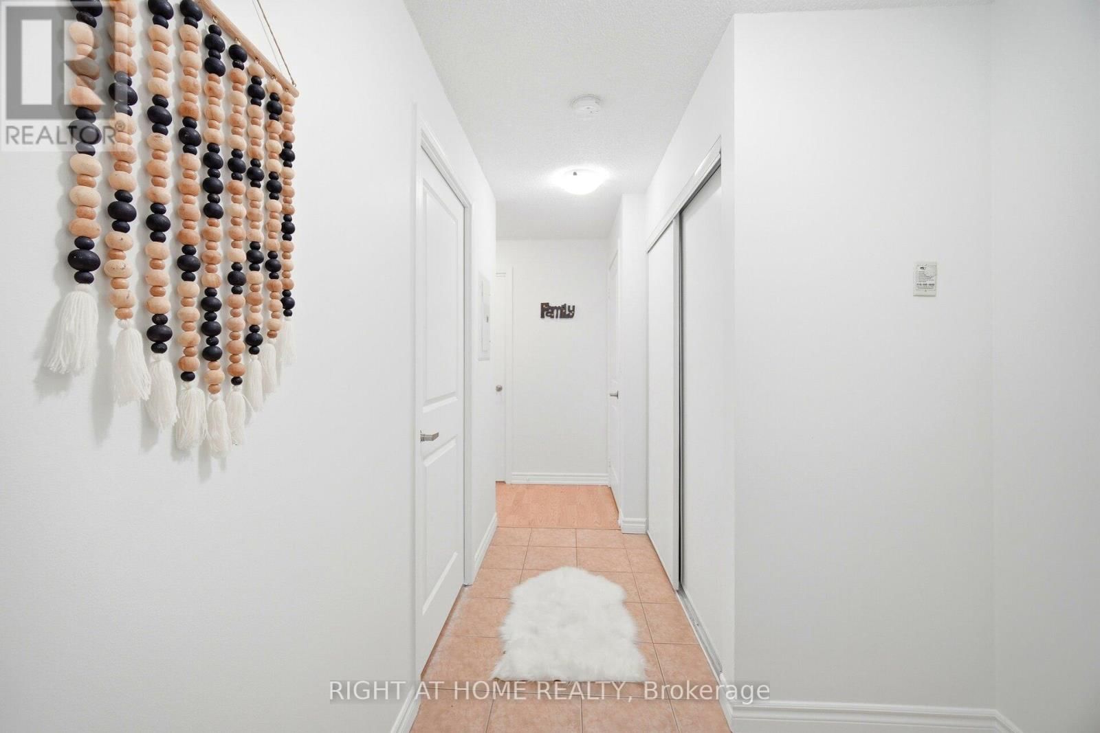 211 - 18 HARDING BOULEVARD Image 11