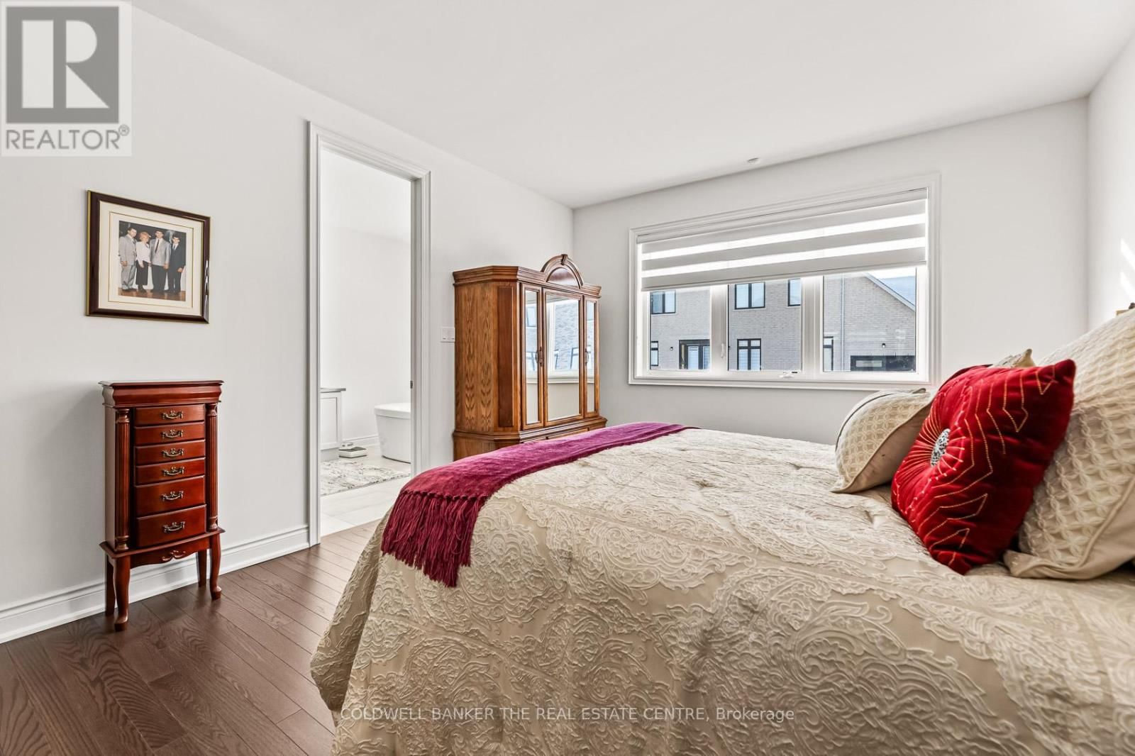 28 BELLFLOWER CRESCENT Image 17