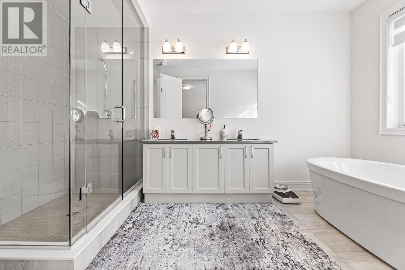 28 BELLFLOWER CRESCENT Image 18