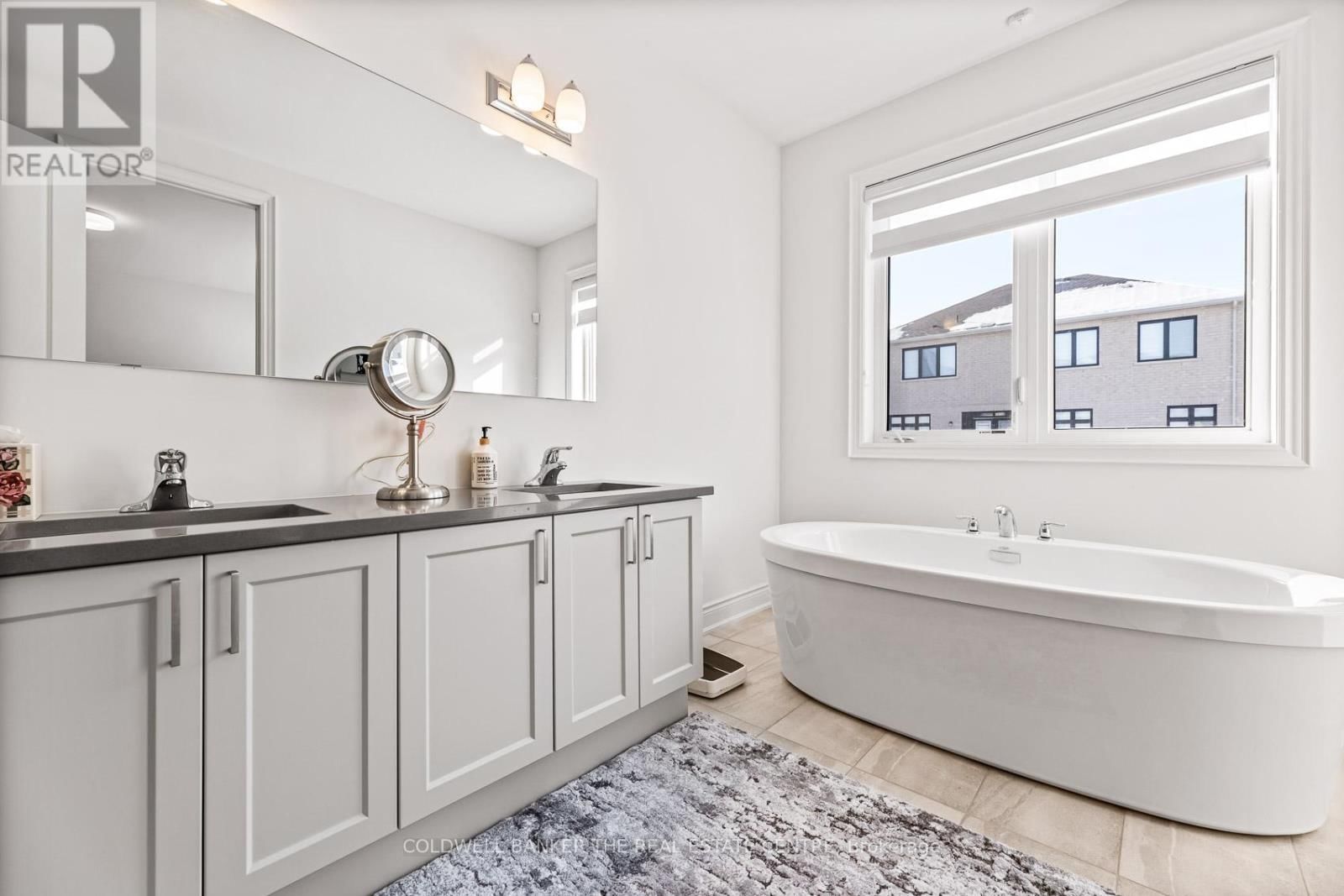 28 BELLFLOWER CRESCENT Image 19