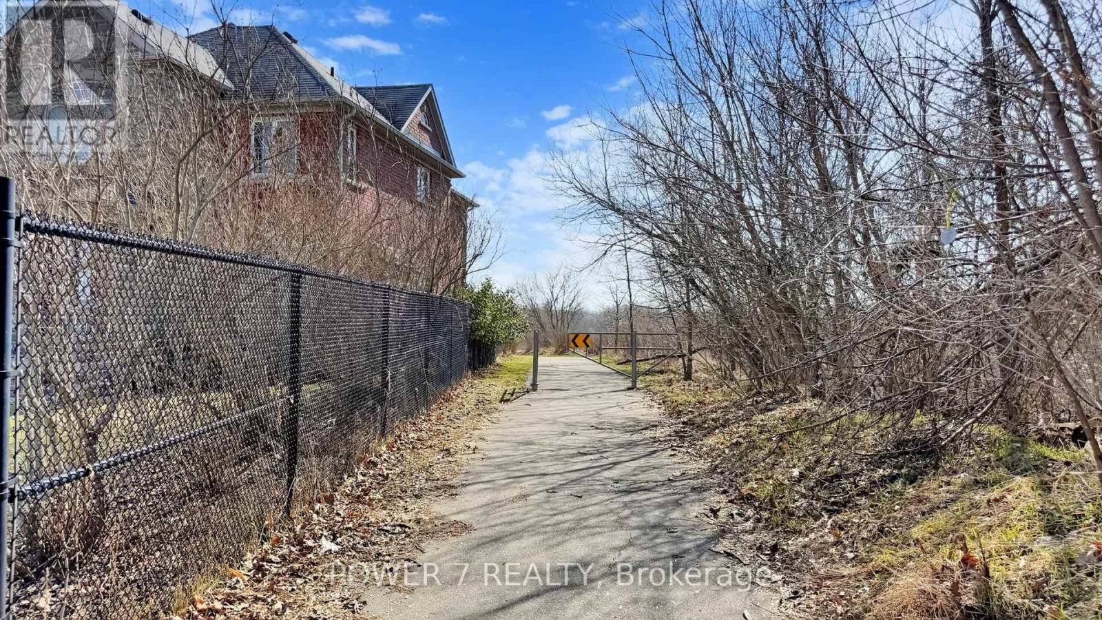 45 LOST POND CRESCENT Image 24