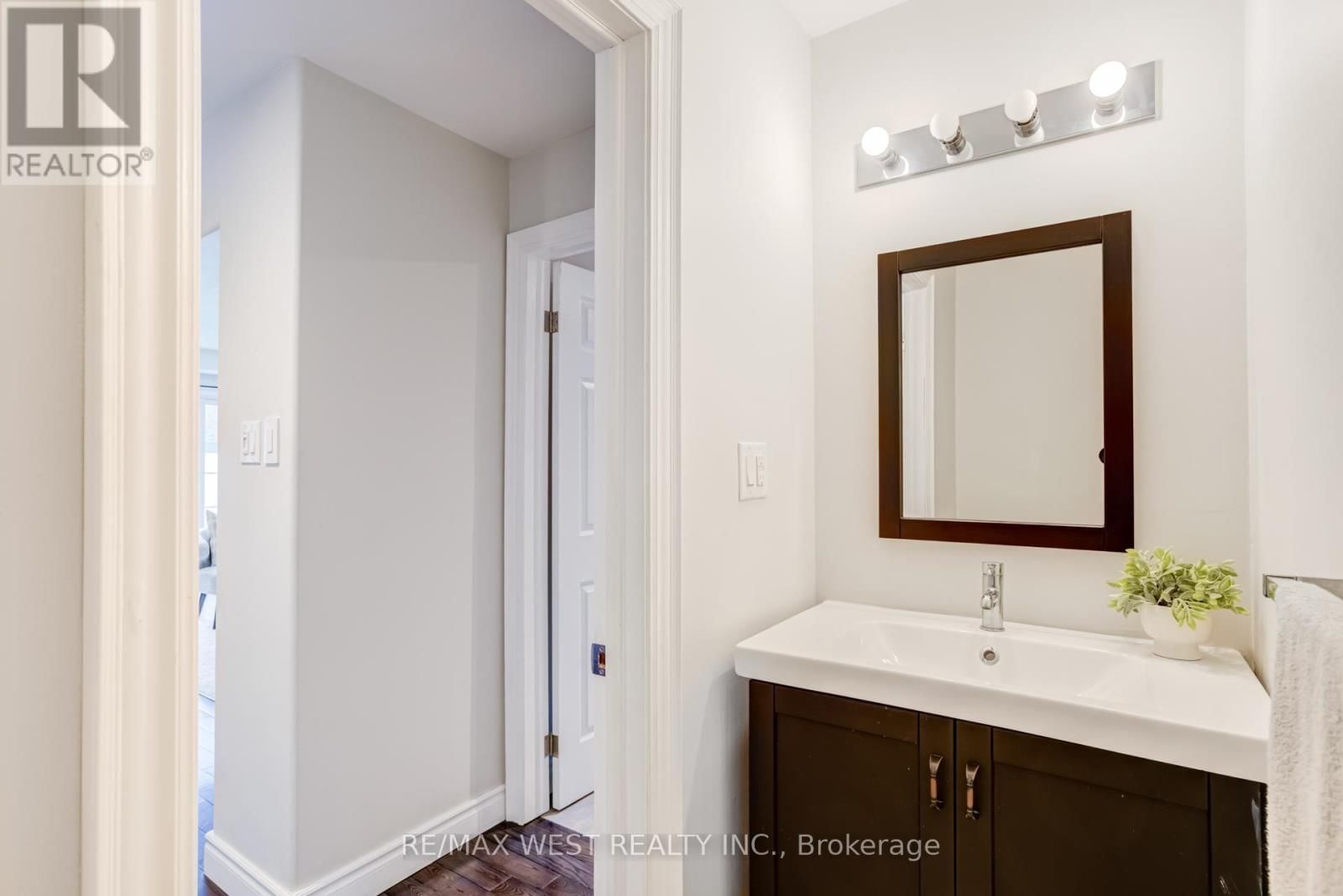 890 WAYNE DRIVE Image 18