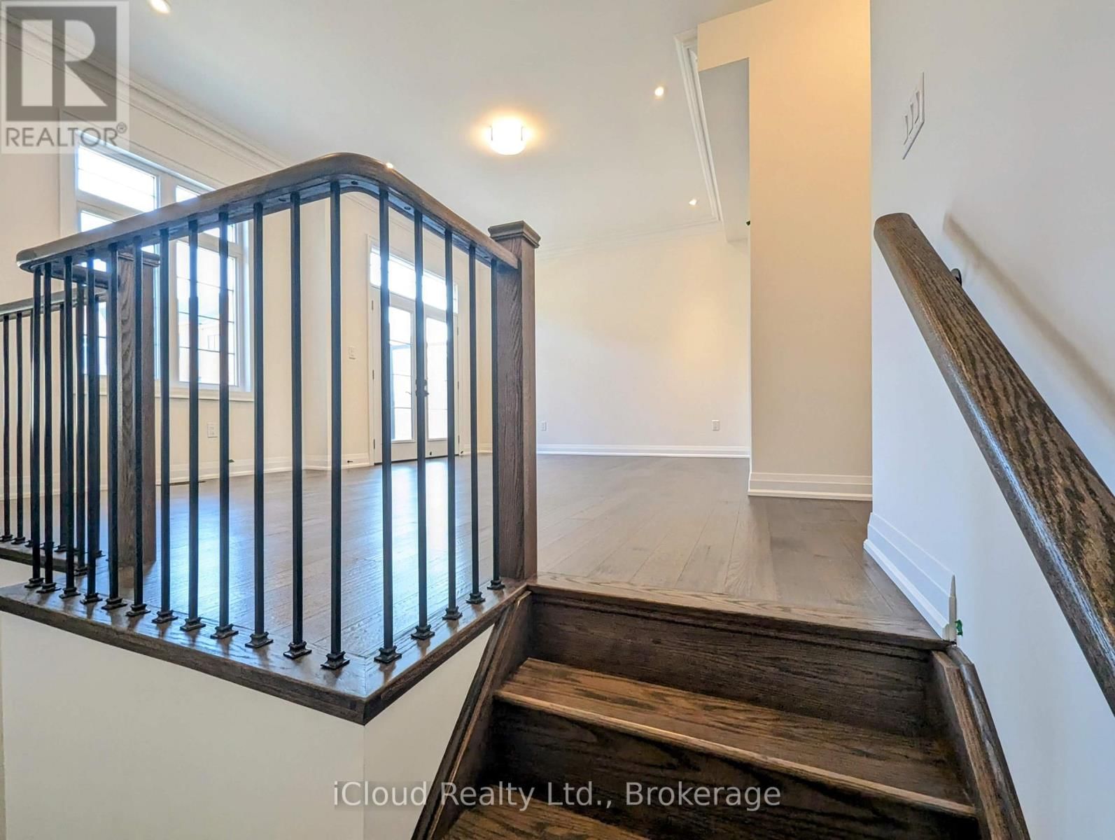 43 WEST VILLAGE LANE Image 4