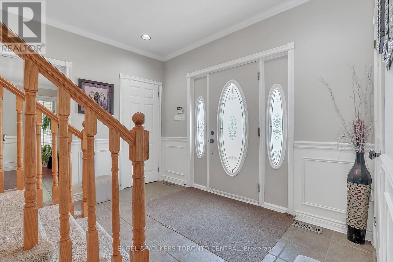 1946 WILKINSON STREET Image 6