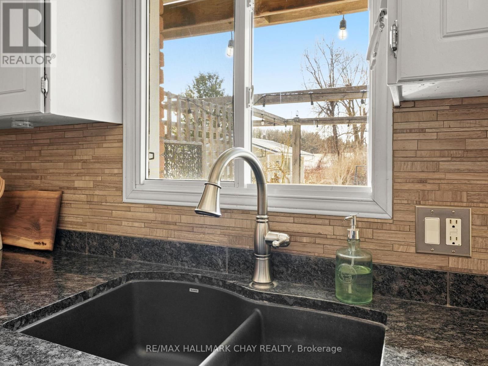 6815 4TH LINE Image 18