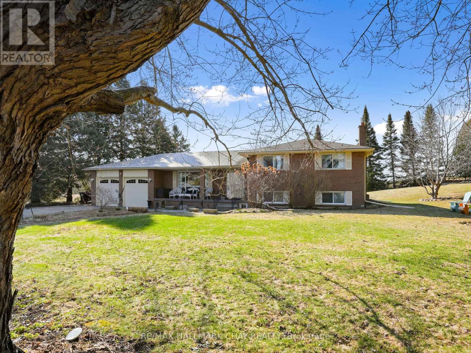 6815 4TH LINE Image 2