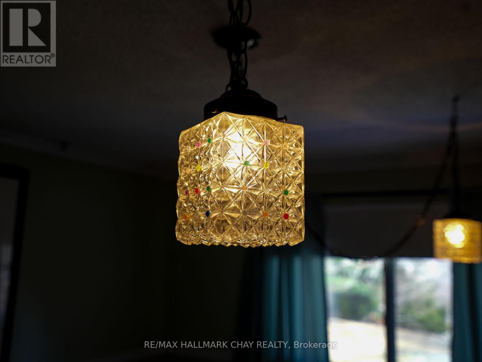 6815 4TH LINE Image 24