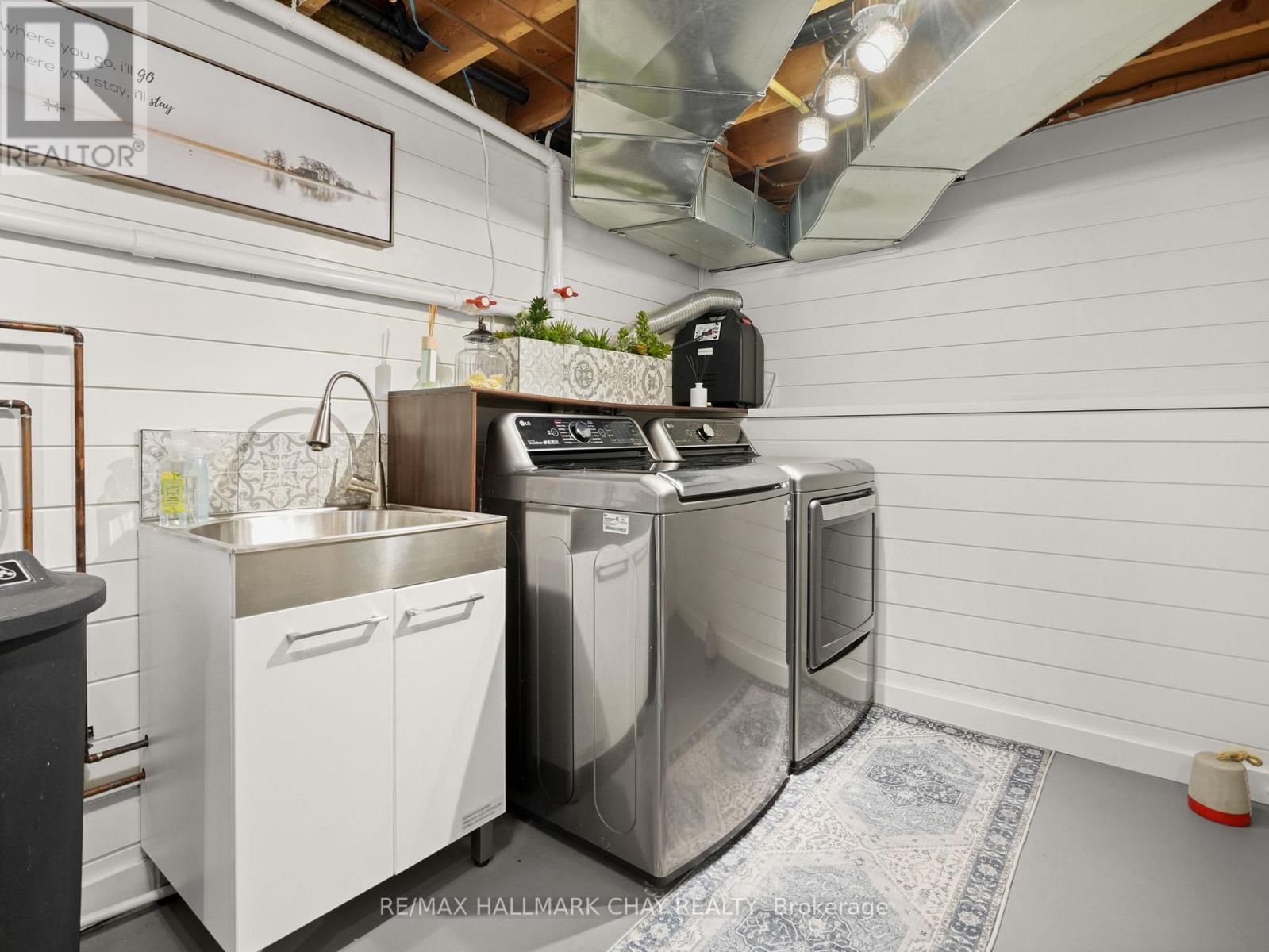 6815 4TH LINE Image 32