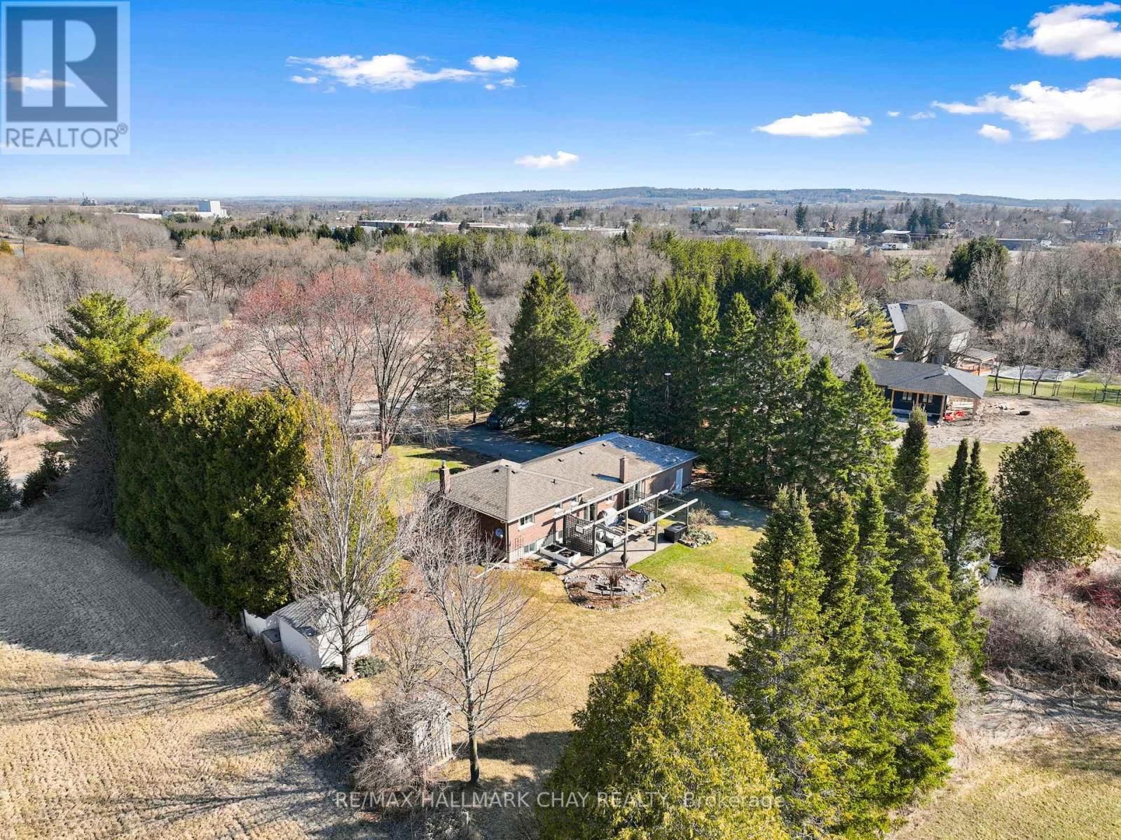 6815 4TH LINE Image 36