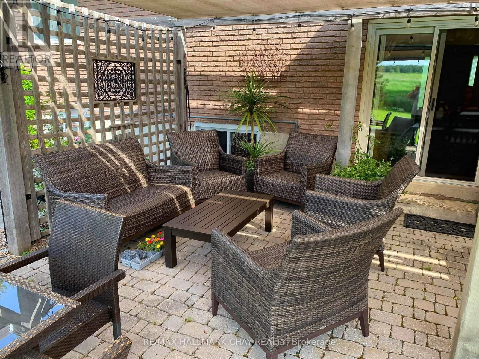 6815 4TH LINE Image 42