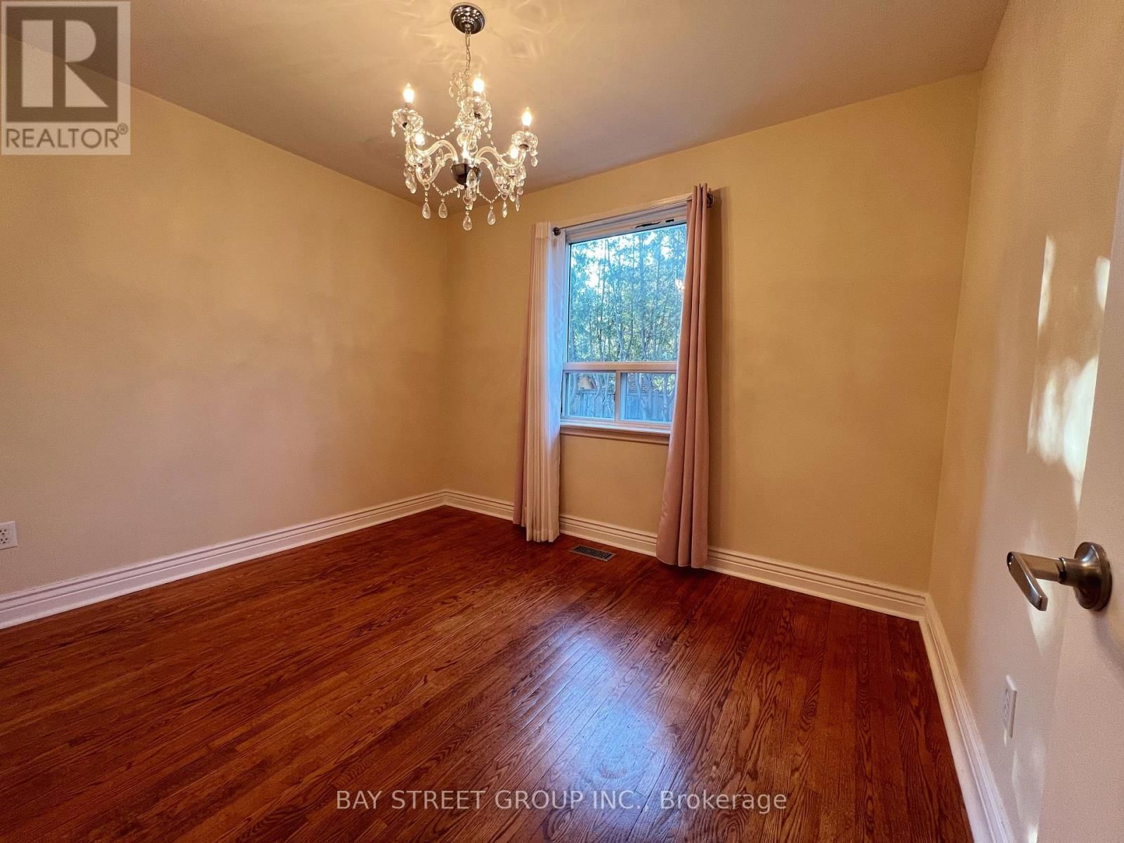 382 BLUE GRASS BOULEVARD Image 5