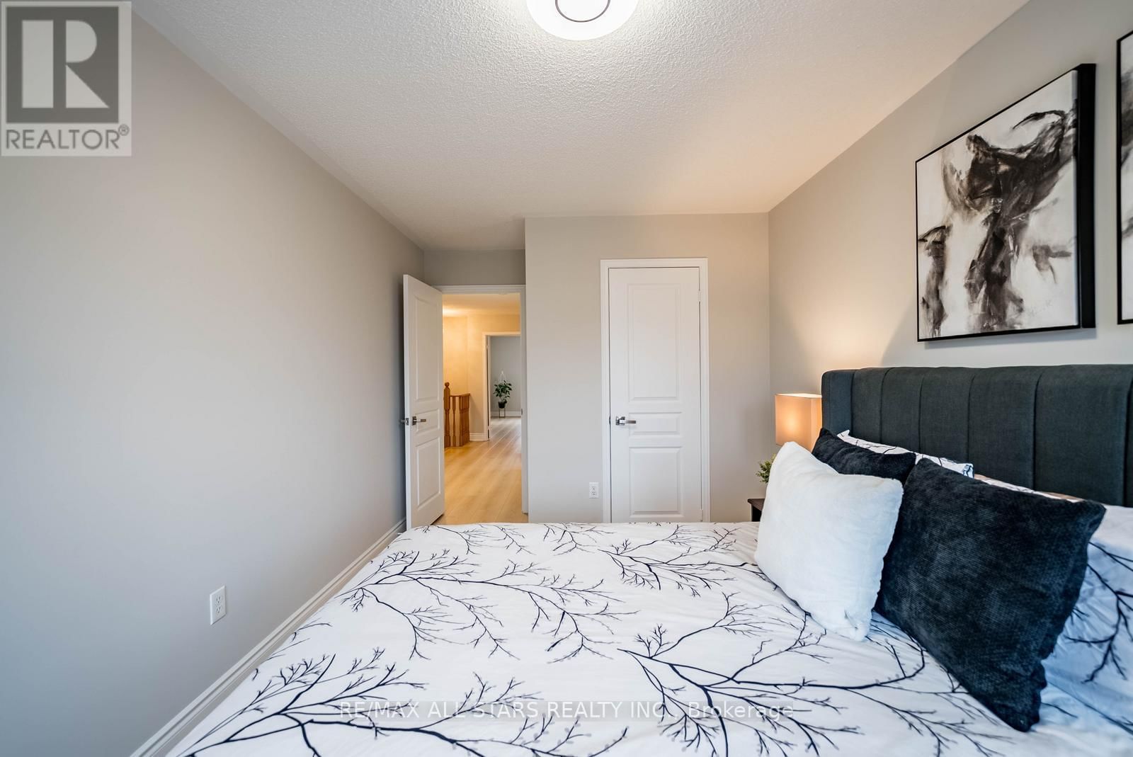 55 WIN TIMBERS CRESCENT Image 26