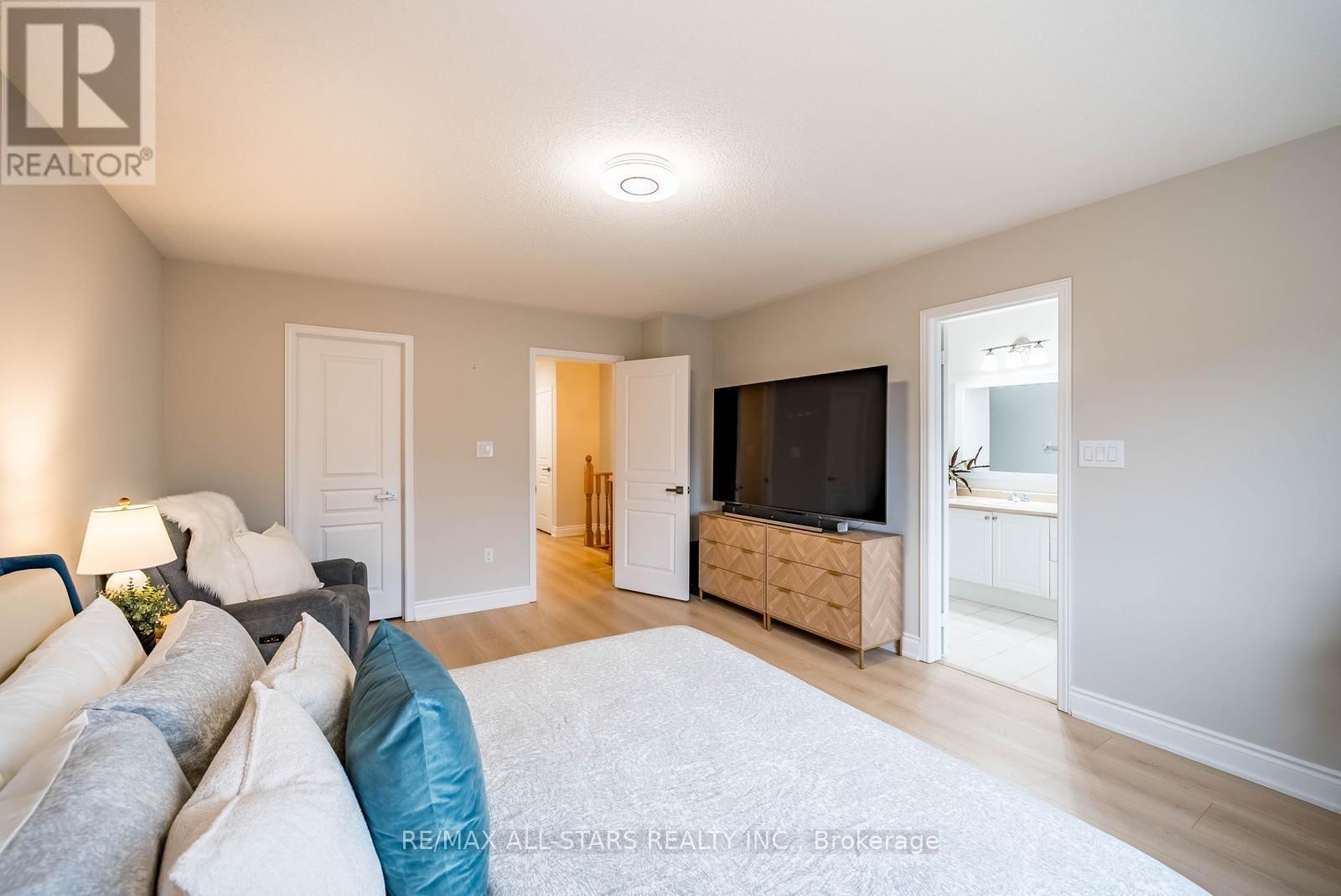 55 WIN TIMBERS CRESCENT Image 32