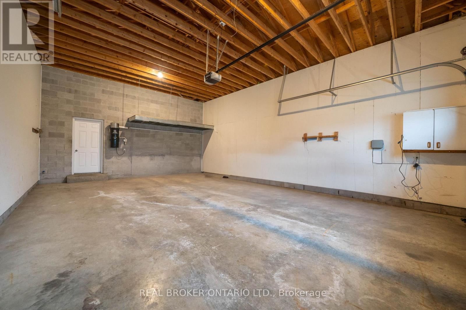 1092 ALFRED STREET Image 36