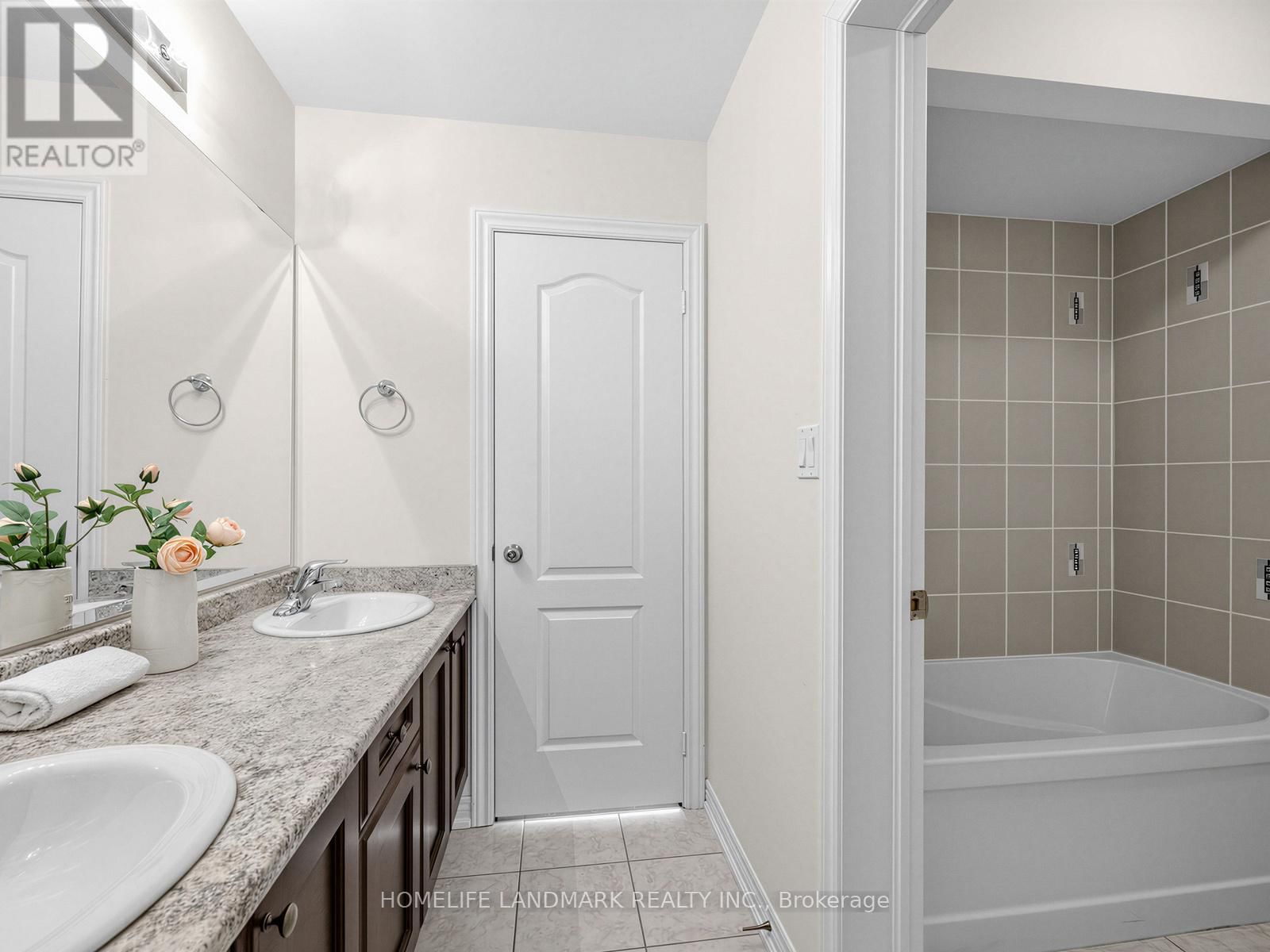 25 GORDON LANDON DRIVE Image 16