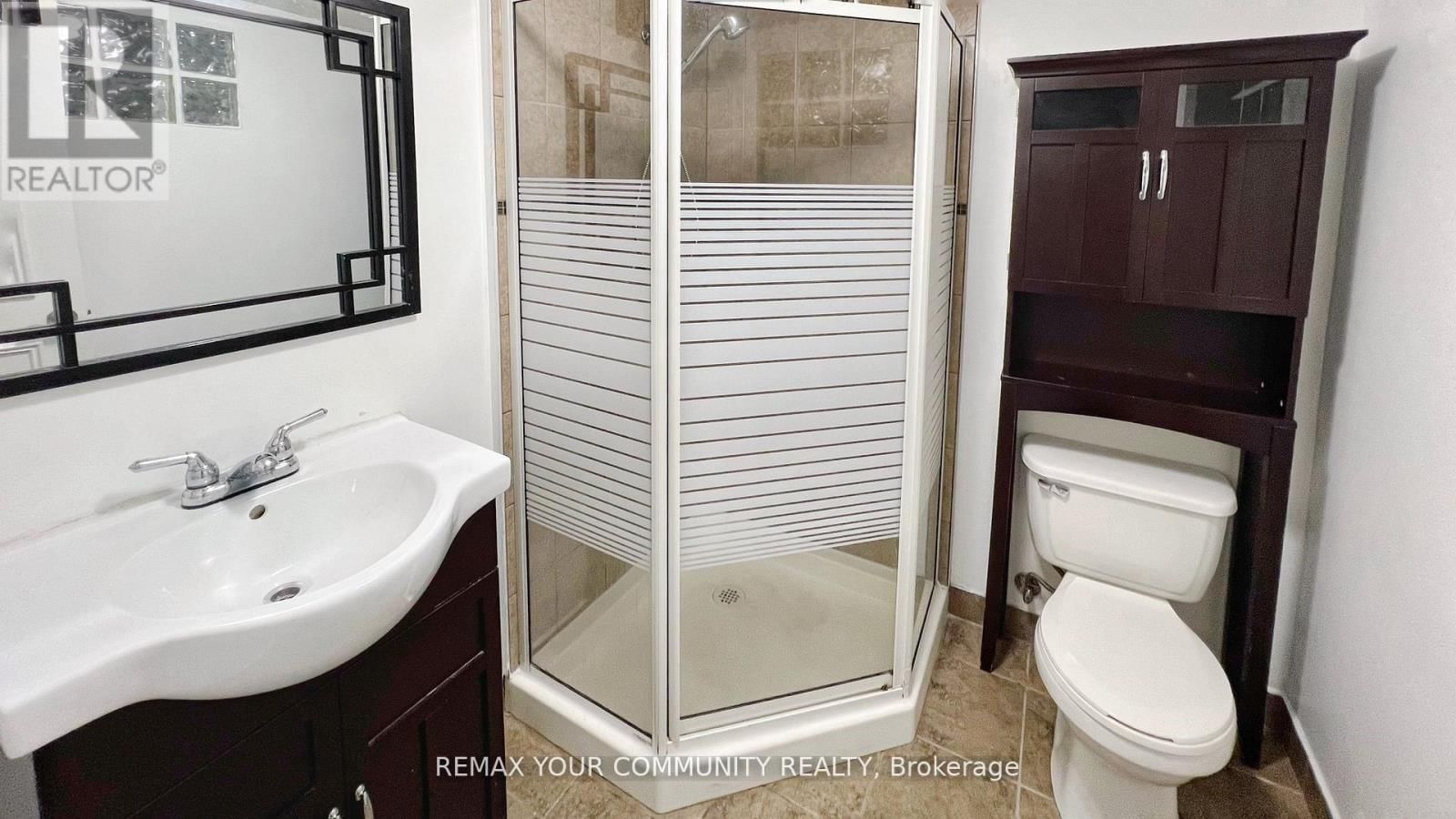 Lower - 32 COLLINS CRESCENT Image 11