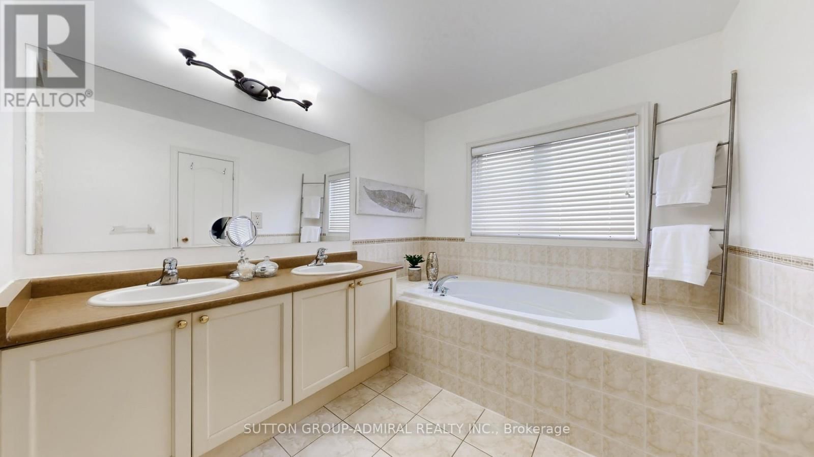 36 HELEN STREET Image 21