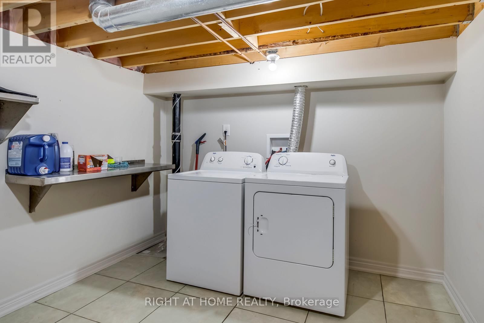 Lower - 56 BARBERRY CRESCENT Image 19