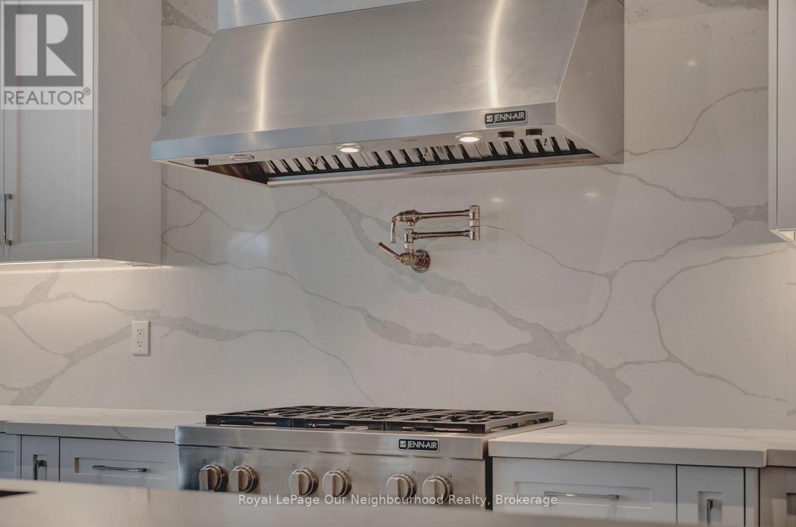 7 STARRETT STREET Image 17