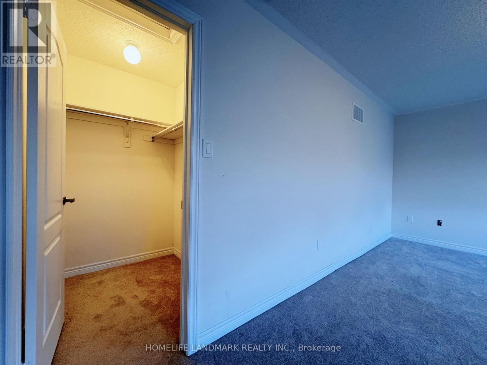 35 HYACINTH STREET Image 24